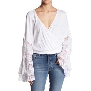 Wild Pearl Belle Lace Sleeves Top (M)